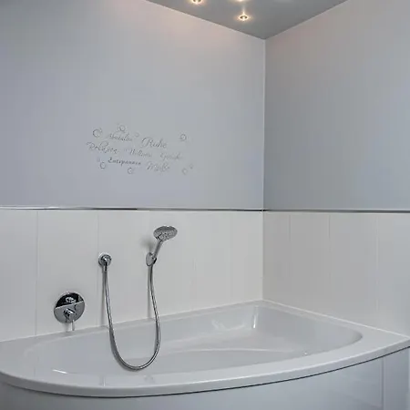 Tonart - Modern & Stilvoll Im Weinort * 索梅拉